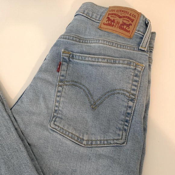 Levi’s Light Blue Wash Wedgie Skinny Jeans - Picture 8 of 8